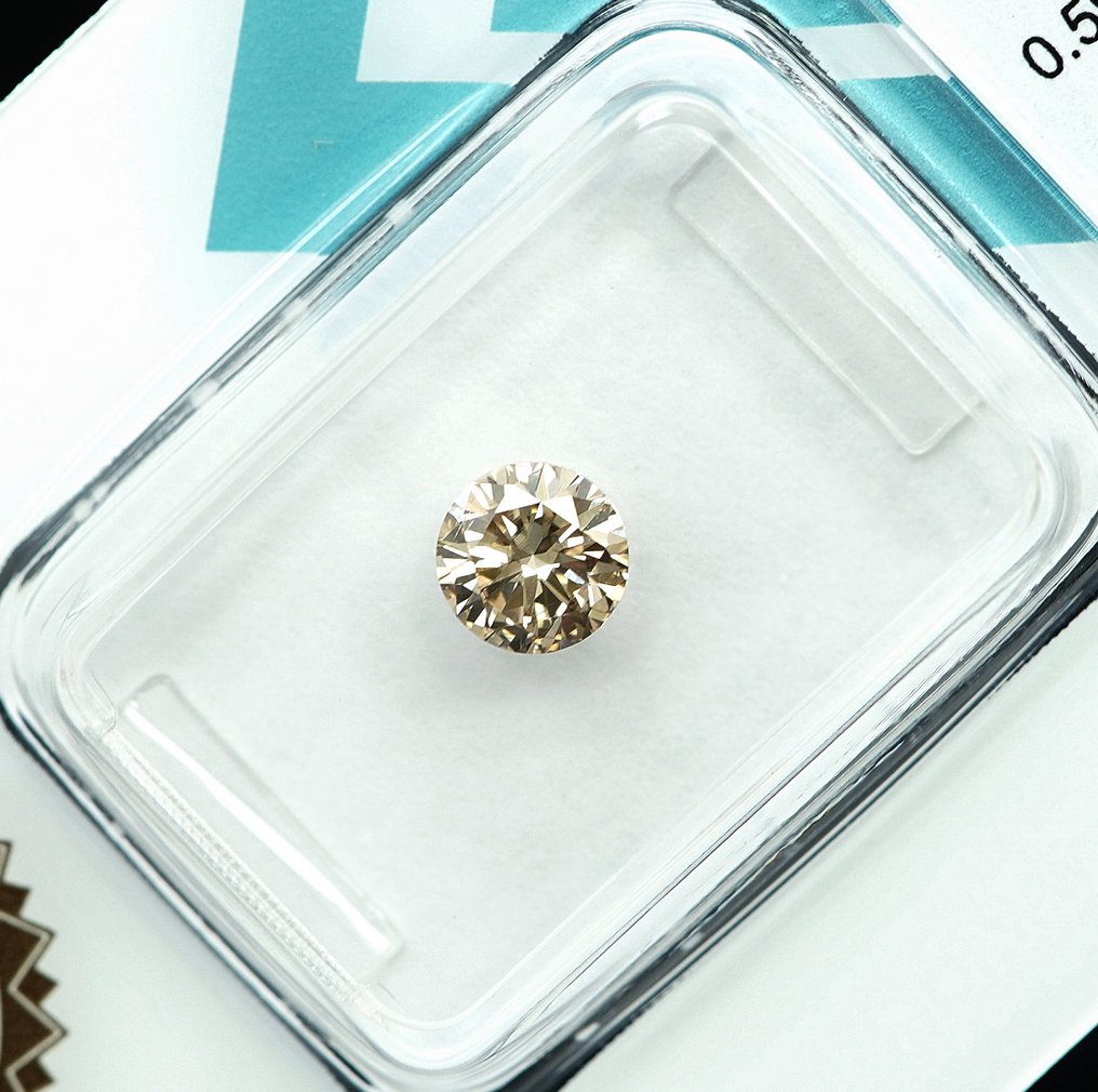 χωρίς τιμή ασφαλείας - 1 pcs Διαμάντι (Φυσικού χρώματος) - 0.59 ct - Στρογγυλό - Light Καφετί Κίτρινο - SI2 - International Gemological Institute (IGI) #3.2