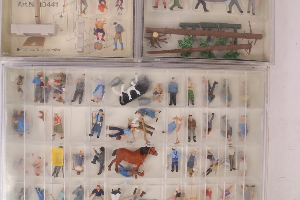 Preiser H0 - 10441/10495/13001 - Model train figures (2) - Three figurine sets including an XL 'farm' set. #3.2