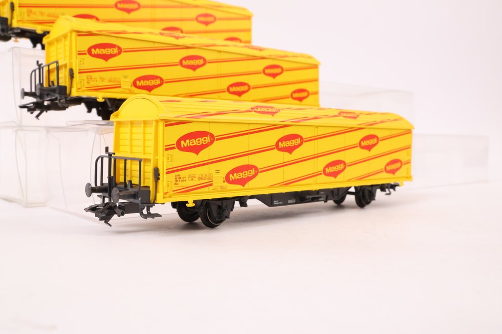 Märklin H0轨 - 4835 - 模型火车货运车厢 (3) - 三节封闭式货车,Hbis 型 'MAGGI' - SBB #4.3