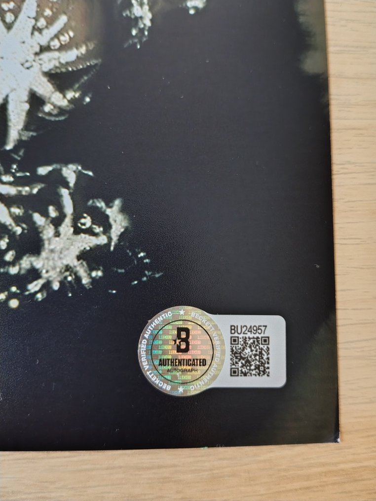 Joan Collins - Hollywood Legend - Autograph, Photo with Beckett COA #2.1