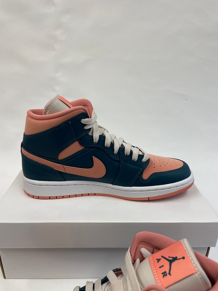 Nike - Air Jordan 1 Mid - Sneakers - Size: EU 39 #4.3