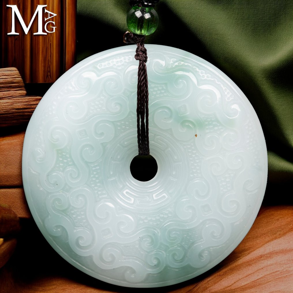 可逆翡翠吊坠——双面艺术雕刻 手工雕刻翡翠挂坠——双面艺术品护身符 - 高度: 370 mm - 闊度: 50 mm- 58 g #1.0