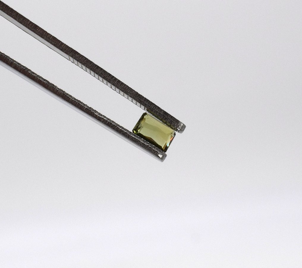 Fără preț de rezervă - 1 pcs Verde, Violet Alexandrit - 0.72 ct - IGI (Institutul gemologic internațional) - Fără preț minim #3.2