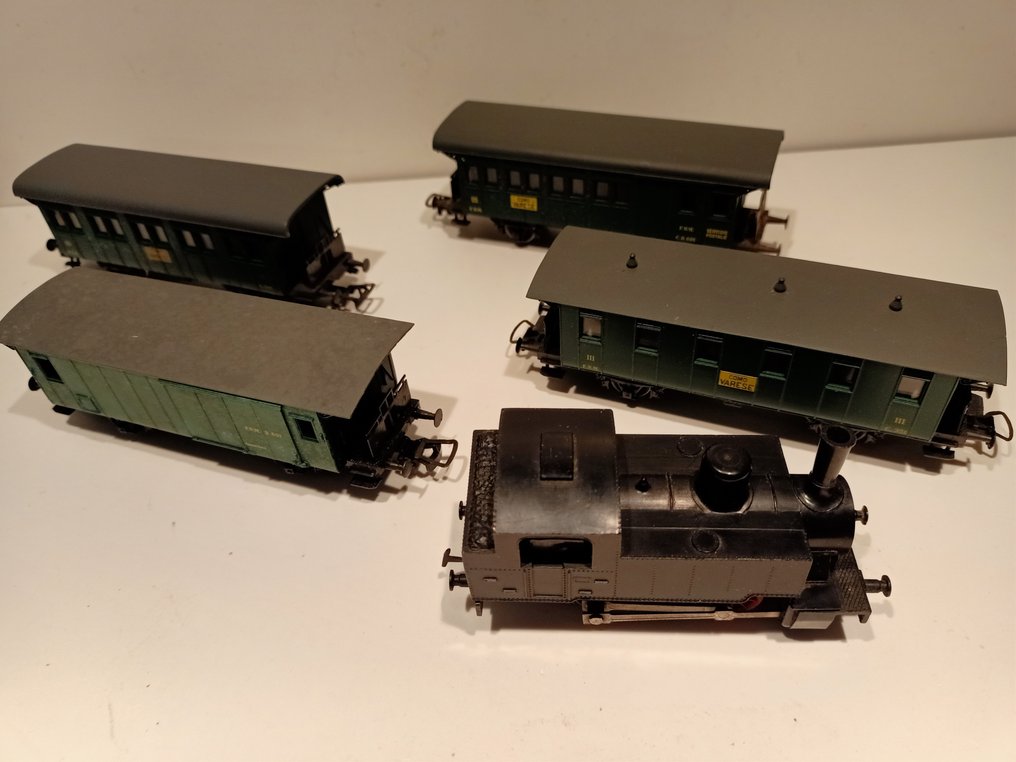 Rivarossi H0 - 41115, 2529, 2584, V351 - Model train (5) - Steam locomotive with four carriages - FNM #3.2