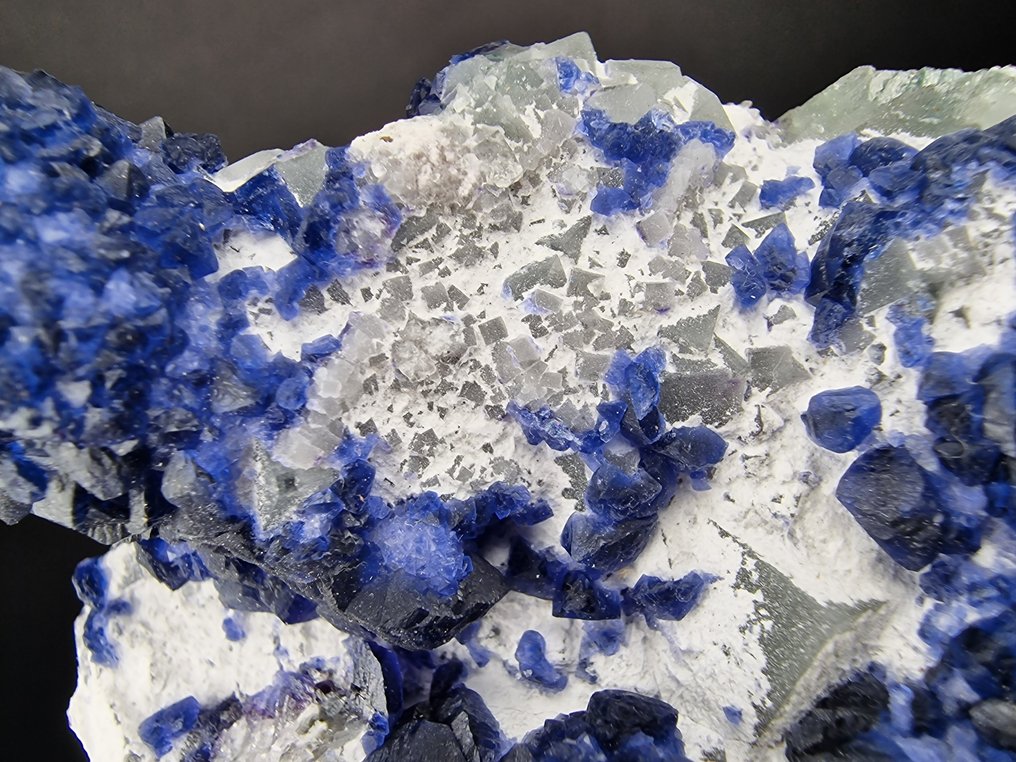 萤石 蓝莓顶部颜色 - 高度: 110 mm - 宽度: 60 mm- 400 g - (1) #2.1