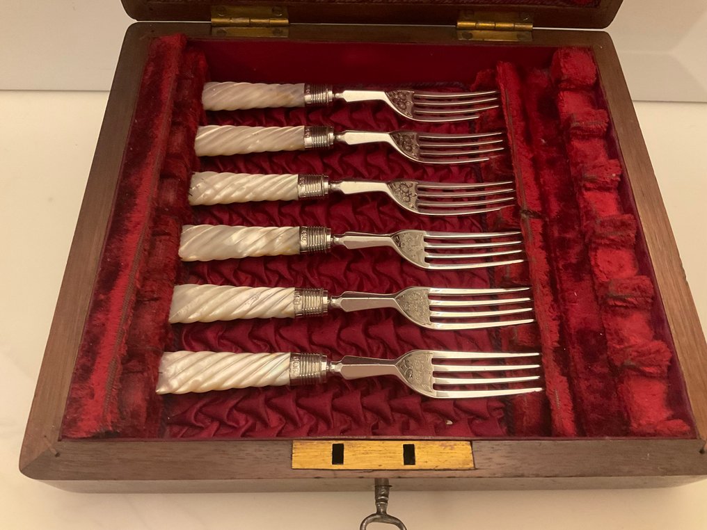 HENRY GREAVES - Servizio di posate (12) - Set di 12 coltelli e forchette da dolce in madreperla vittoriana e argento sterling, in custodia. - Argento Sterling 925 #3.2