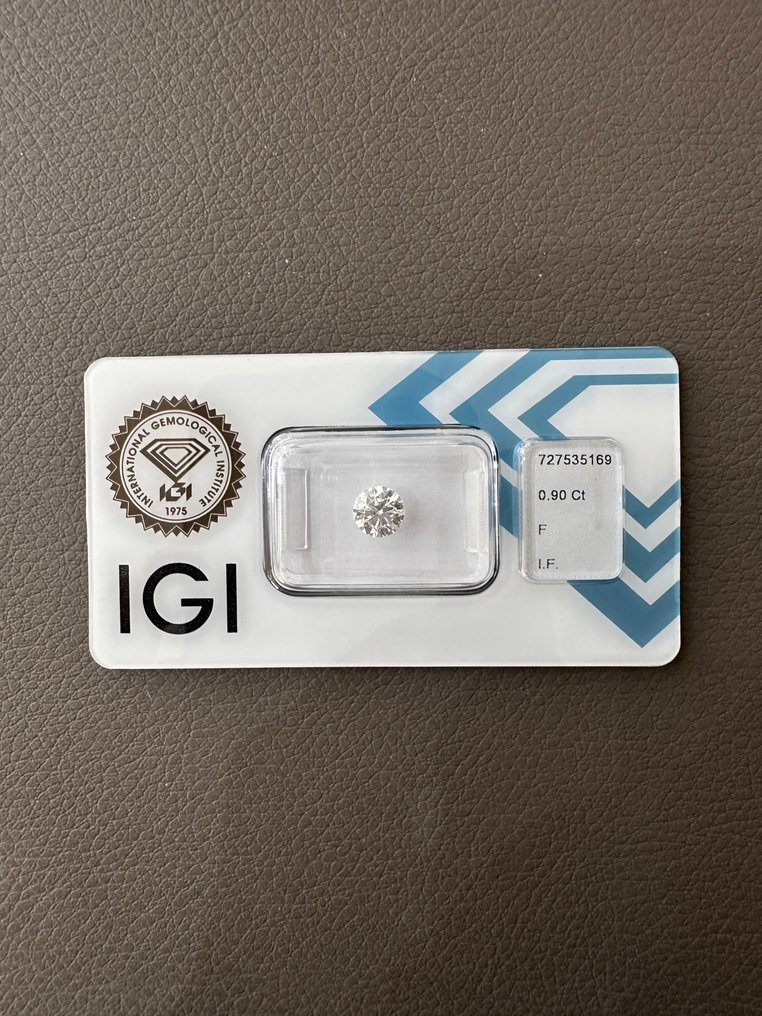 沒有保留價 - 1 pcs 鑽石  (天然)  - 0.90 ct - 圓形 - F(近乎無色) - IF - 國際寶石學院（International Gemological Institute (IGI)） - *EX EX EX* *none* #1.0