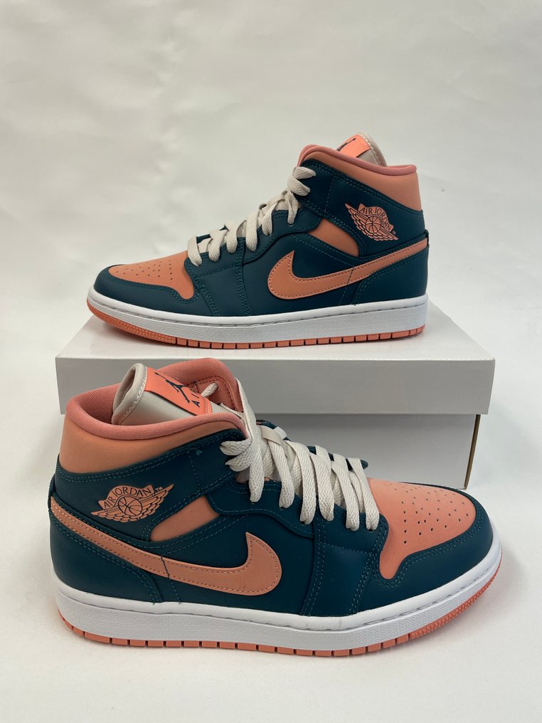 Nike - Air Jordan 1 Mid - Sneakers - Size: EU 39 #1.0