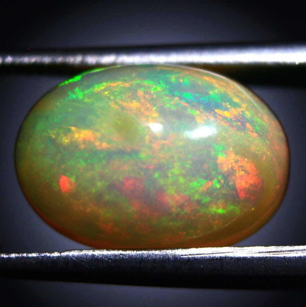 Cts. 3,50 Opal Ethiopian Natural Caboșon - Înălțime: 13 mm - Lățime: 9 mm- 0.7 g #1.0