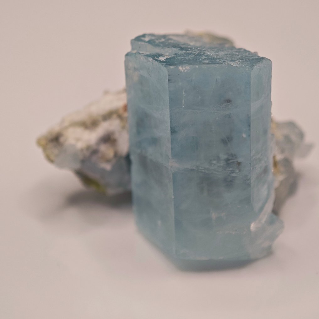 79,2 ct TOP Aquamarin Kristall in AA++ minőség az Albit Matrixon- 15.84 g #2.1