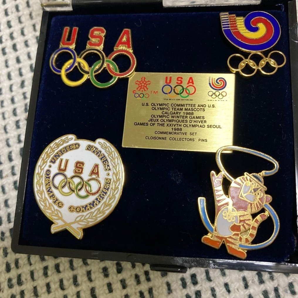 Διακριτικό U.S. Olympic Committee and U.S. Olympic Team Mascots – Calgary 1988 / Games of the XXIVth Olympiad - Ηνωμένες Πολιτείες - 20ος-τέλη #1.0