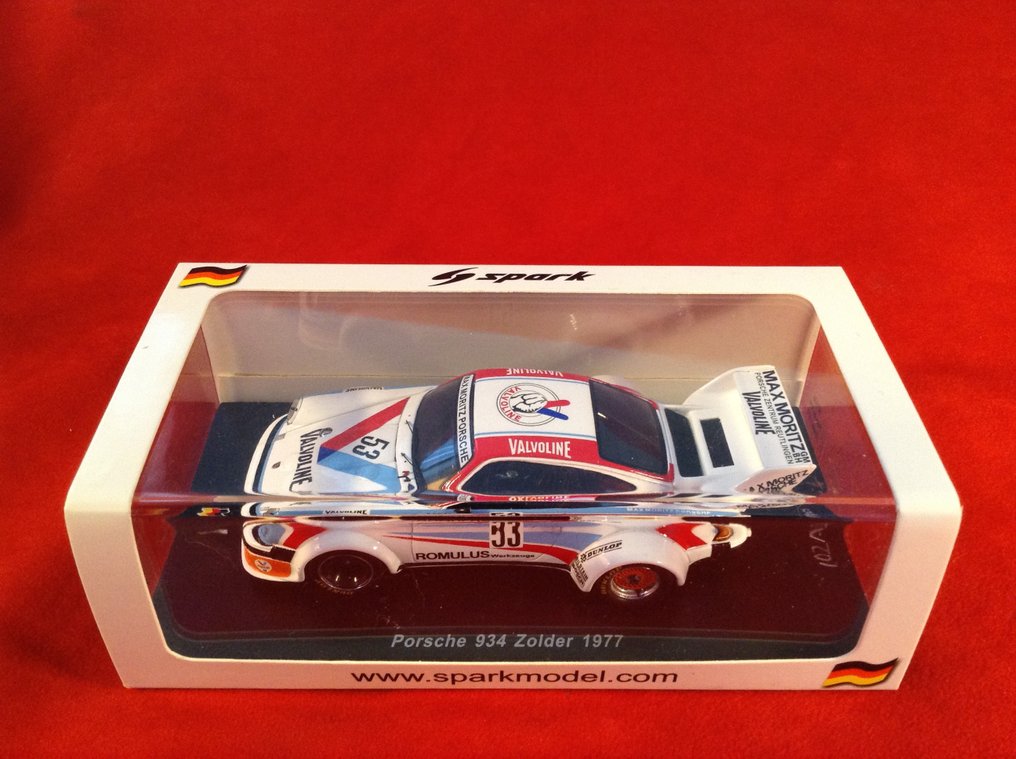 Spark 1:43 - Modelracerbil - ref. #SG396 Porsche 934/5 Gr5 Max Moritz Team "Valvoline" 6° Zolder 1977 #53 Edgar Dören - Et meget specifikt Porsche 934/5-karosseri - vidunderlig racerlakering - en meget sjælden model i #1.0
