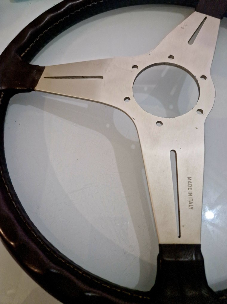 Ferrari Volante - Nardi - Ferrari Steering wheel Volante E. Nardi.     October 1980 Brown leather #4.3