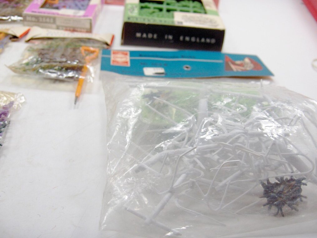 Afra Kibri Quick Herald models Busch Herpa Britains limited H0 - Diverse nummers - Model train scenery (25) - Large plot of trees (and 1 bike rack) #2.1