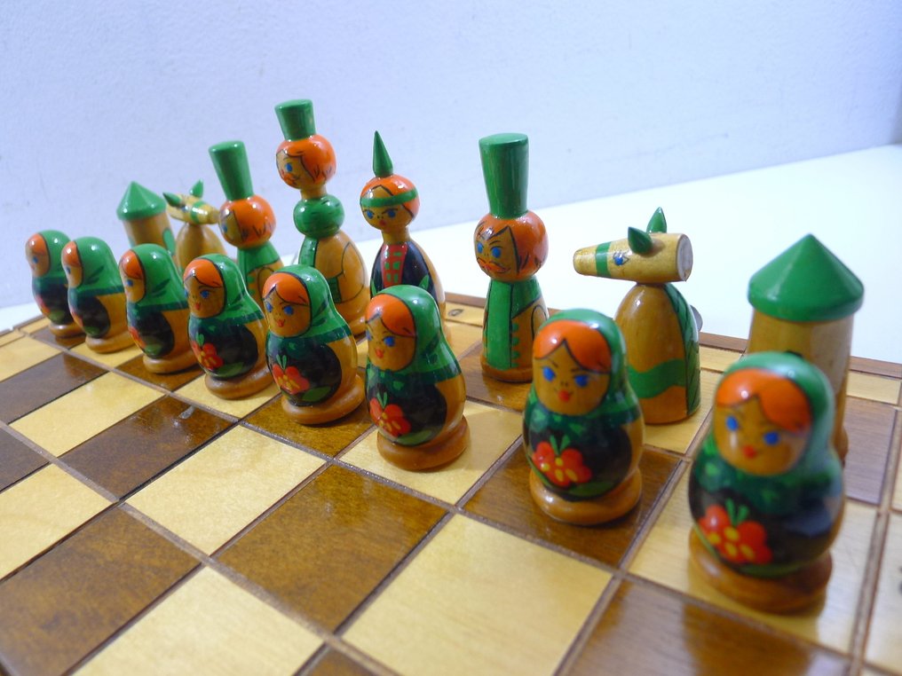 Jeu d'échecs en bois peint a la main Matriochka échiquier coffret King 85mm - Chess set - Matriochka URSS - Wood #2.1