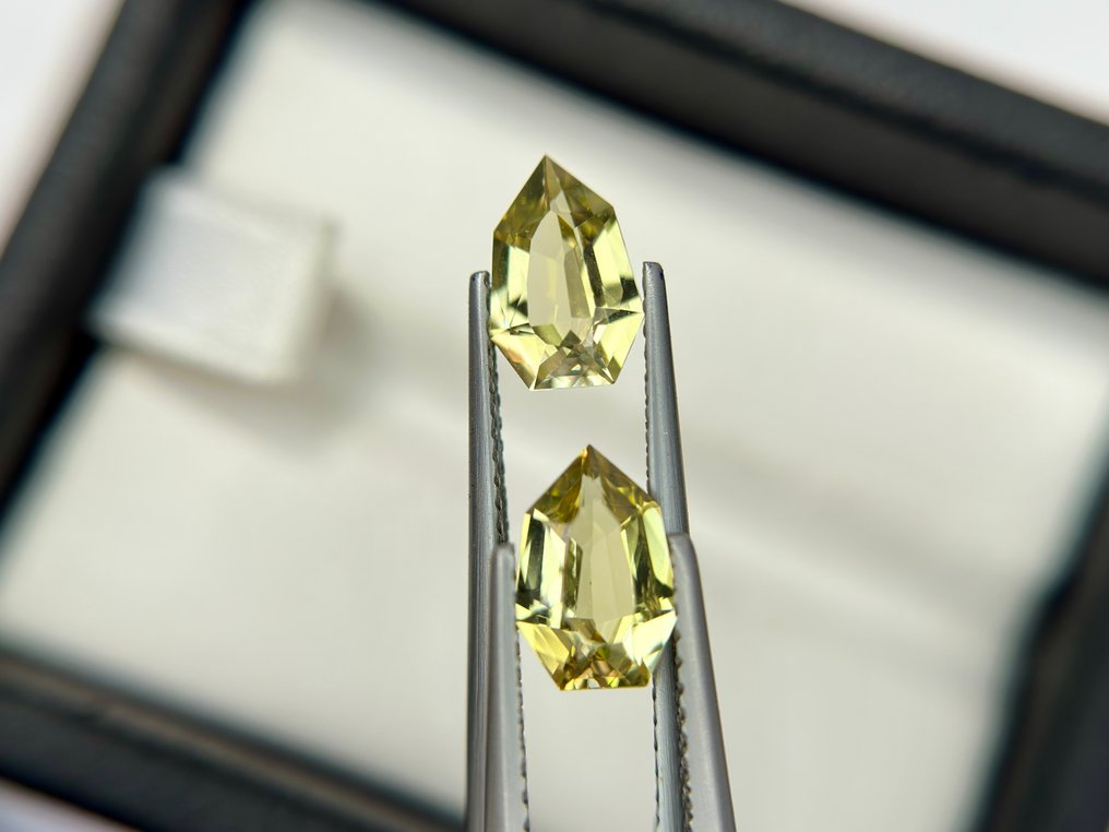 Ei pohjahintaa - 2 pcs Keltainen Tansaniitti - 2.09 ct - Kansainvälinen värillisten jalokivien yhdistys (ICA GemLab) - Ei lämpöä, upea pari #2.1
