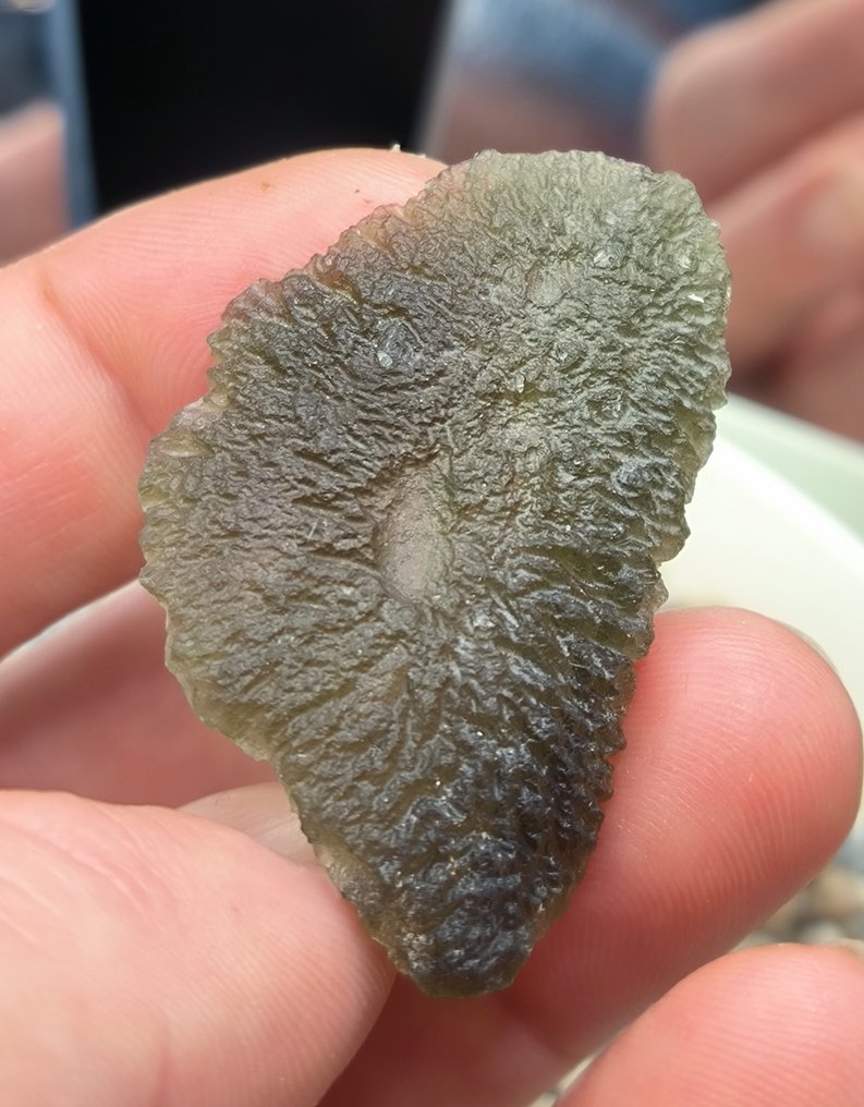 Μολνταβίτης από το Chlum, Νότια Βοημία. - Ύψος: 48 mm - Πλάτος: 30 mm - 7.7 g #3.2