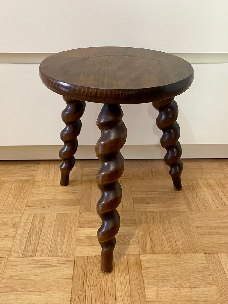 Stool (2) - Wood - From farm to turned wood #3.2