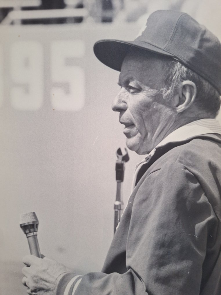 T. Korody/Sygma - Frank Sinatra, at Dodger Stadium, Los Angeles, 1977 #3.2