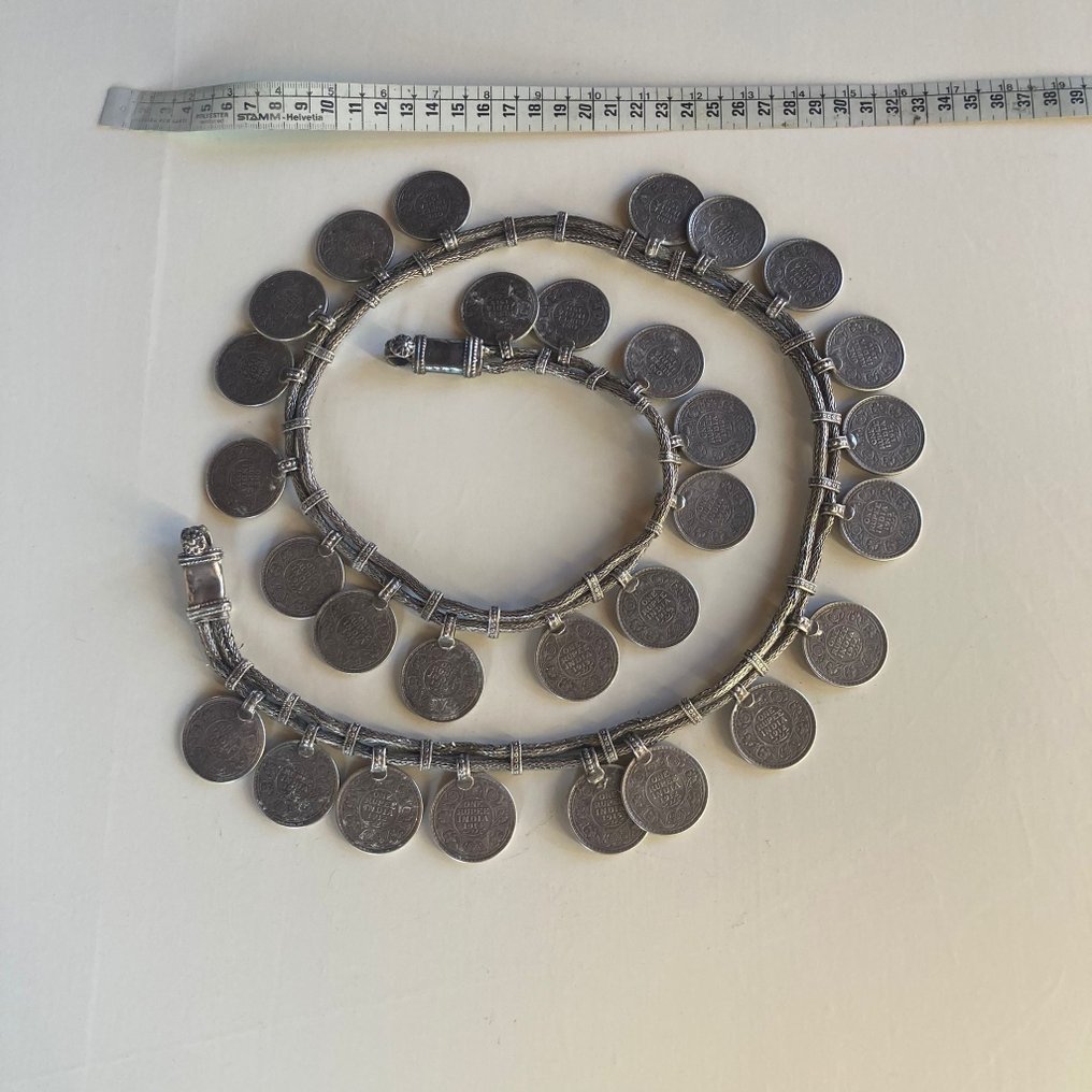Massive Indiana Cintura 'Kamarband' in Silver with George V Coins (British Raj) - 570g - Starting - Silver - India - Early 20th century #1.0