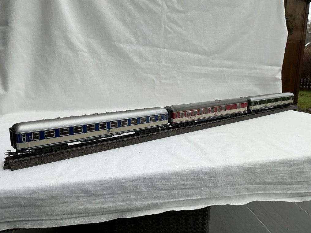Märklin H0 - 模型客運火車 (3) - 3 个 Schnellzug-Wagen，塑料制，27 厘米。 - DB #1.0