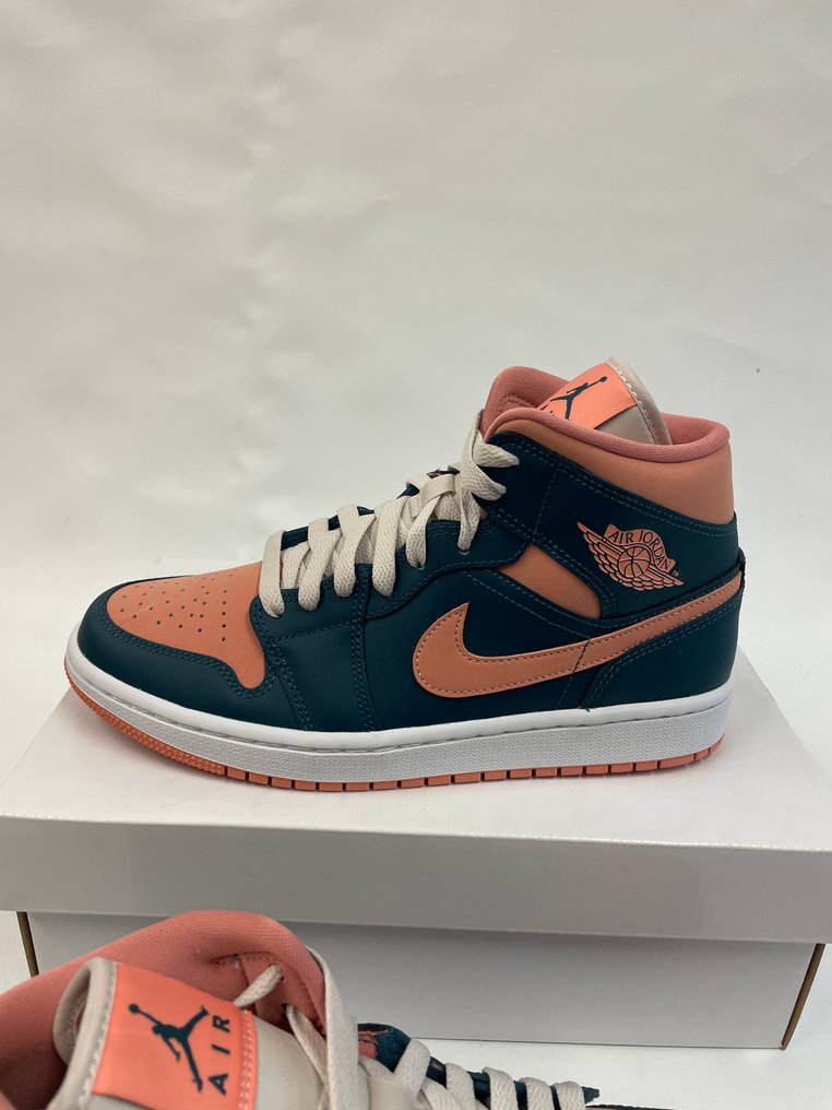 Nike - Air Jordan 1 Mid - Sneakers - Size: EU 39 #1.0