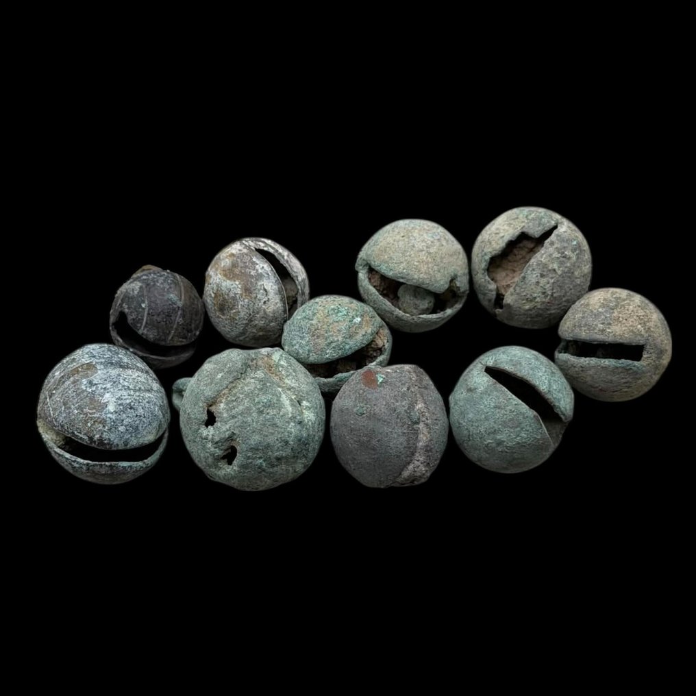 中世紀前期 青銅色, 十件 吊鐘墜飾  (沒有保留價) #1.0