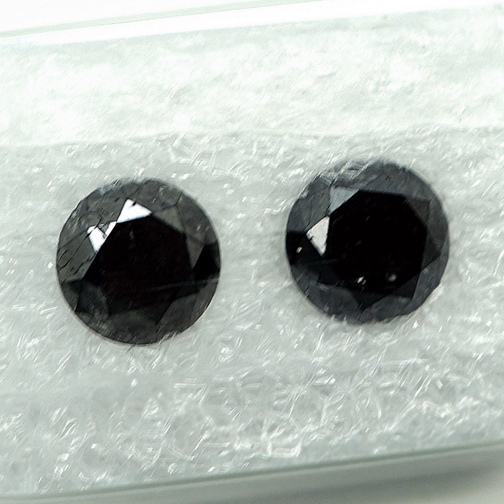 χωρίς τιμή ασφαλείας - 2 pcs Διαμάντι  (Επεξεργασμένου χρώματος)  - 1.78 ct - Στρογγυλό - Δεν προσδιορίζεται στην εργαστηριακή έκθεση - Gem Report Antwerp (GRA) #4.3