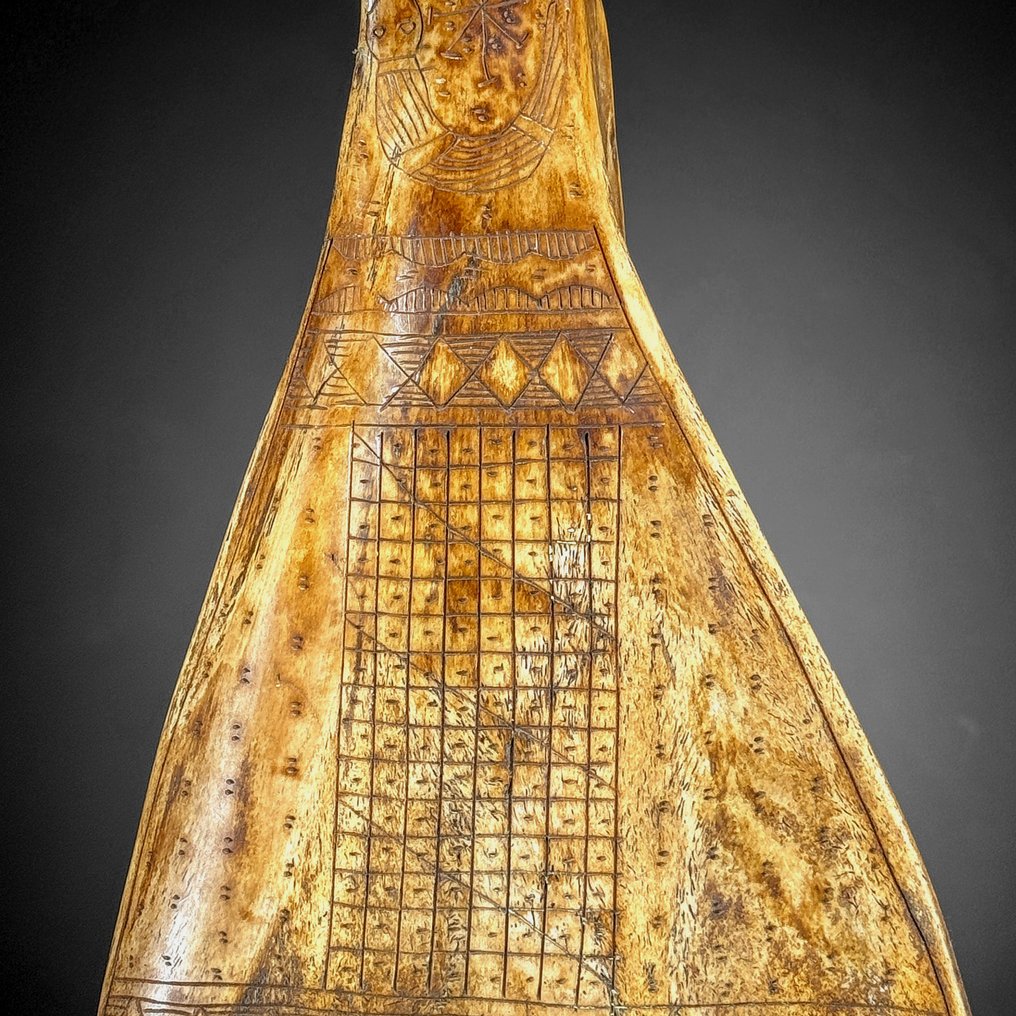 Fără preț de rezervă - Calendar minunat Sumatra realizat din os pe un suport personalizat. Os - Bovine - 36 cm - 18 cm - 7 cm- Speciile Non-CITES - (1) #3.2