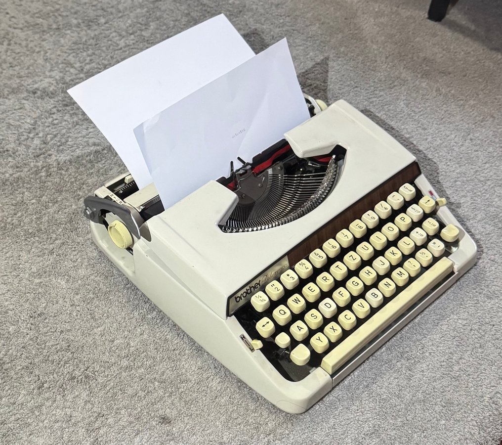 Brother Deluxe 900 - Deluxe 900 - Γραφομηχανή - 1970-1980 #2.1