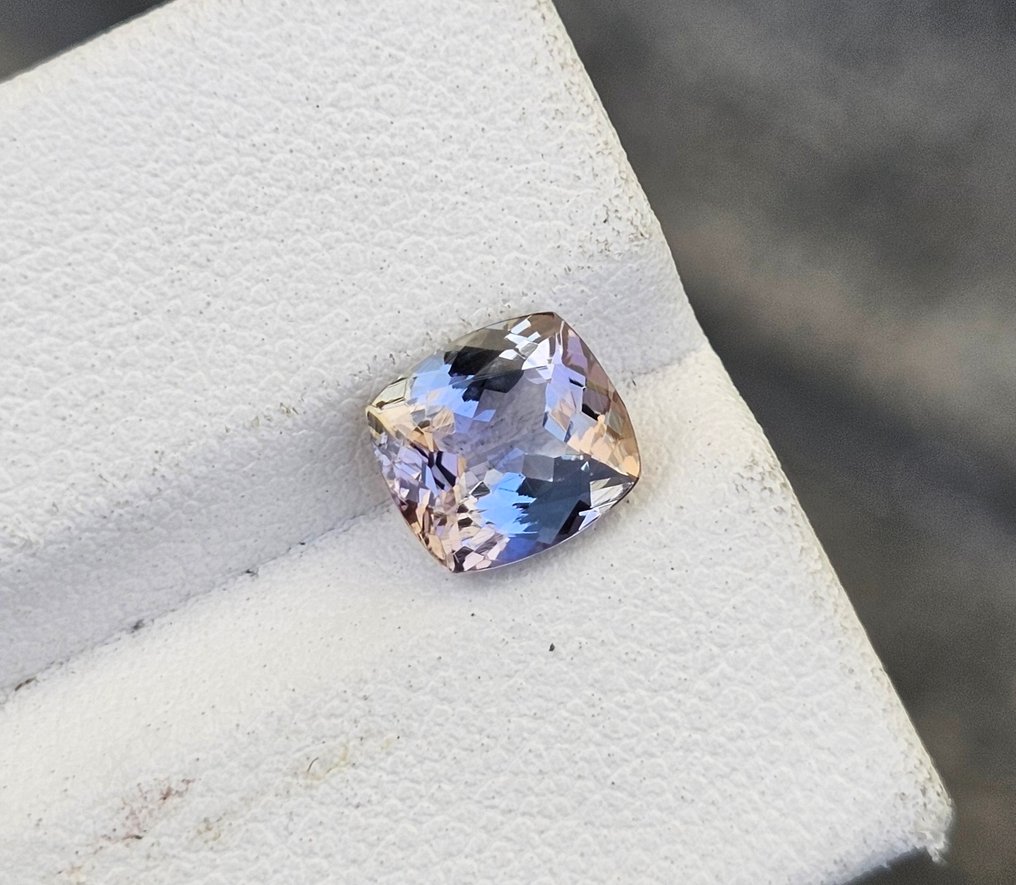 Fără preț de rezervă - 1 pcs Violet, Multicolor Tanzanite - 1.68 ct - Asociația internațională de pietre prețioase colorate (ICA GemLab) - PIATRĂ RARĂ MULTICOLOR #1.0