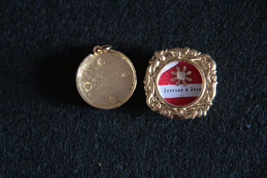  圣骨箱 - 纺织品, 玻璃 - 2000-2010 - Ex Veste - 圣特雷莎·迪·热苏鲁  #3.2