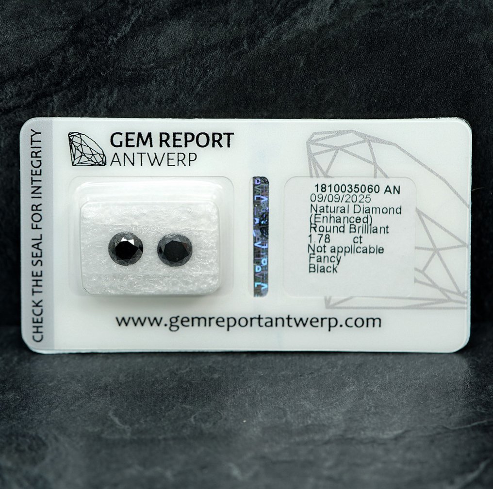 χωρίς τιμή ασφαλείας - 2 pcs Διαμάντι  (Επεξεργασμένου χρώματος)  - 1.78 ct - Στρογγυλό - Δεν προσδιορίζεται στην εργαστηριακή έκθεση - Gem Report Antwerp (GRA) #1.0