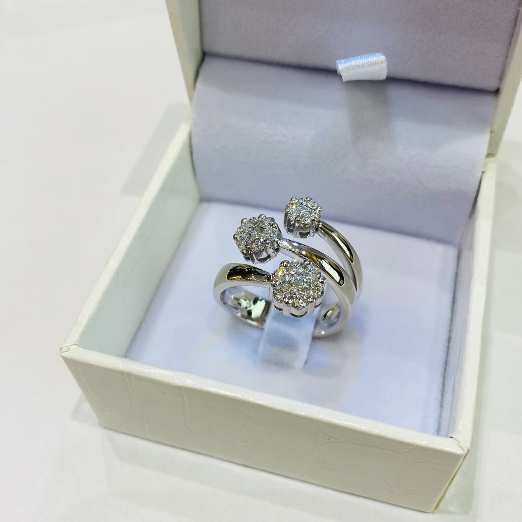 Sormus - 18 kt. Valkokulta - Timantti - Trilogy Magic #1.0