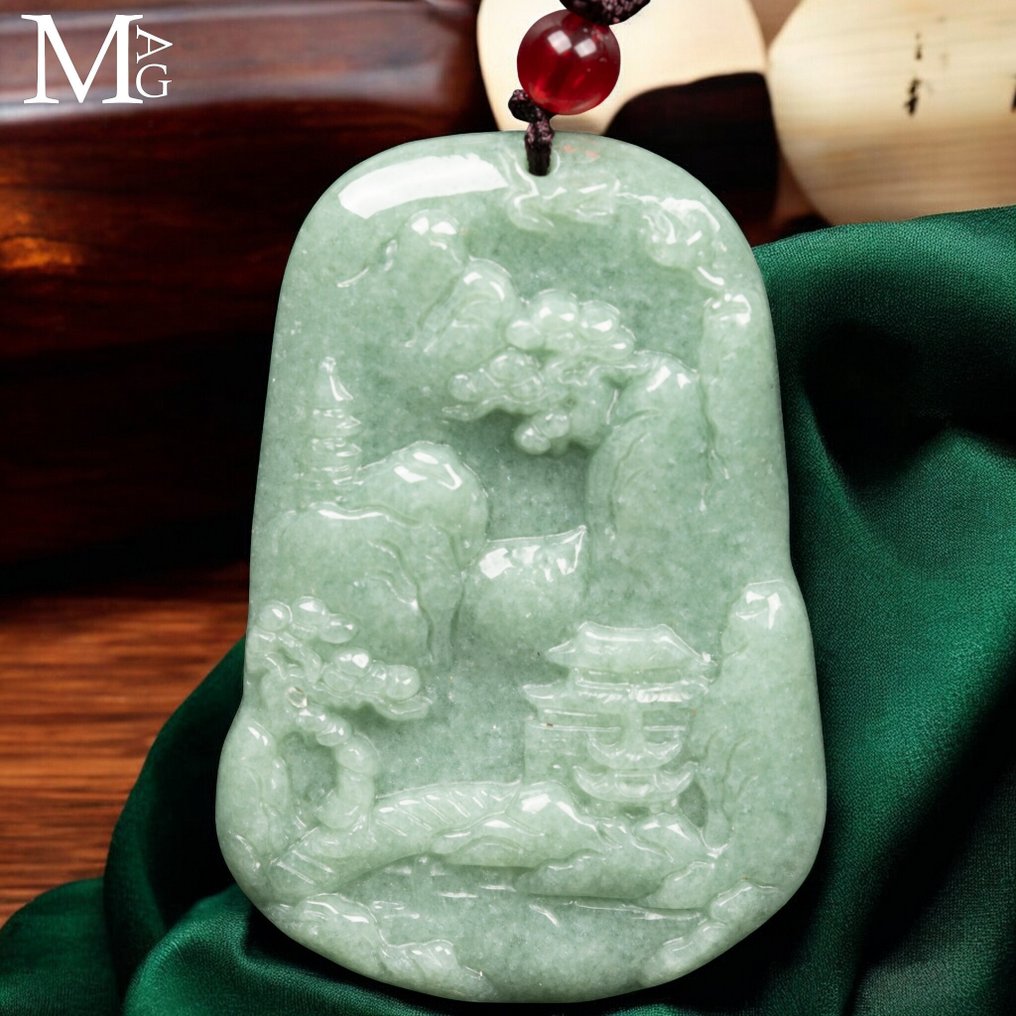 Ion d'olo in jade nephrite – Carved landscape scene in relief - Height: 52 mm - Width: 35 mm- 25 g #1.0