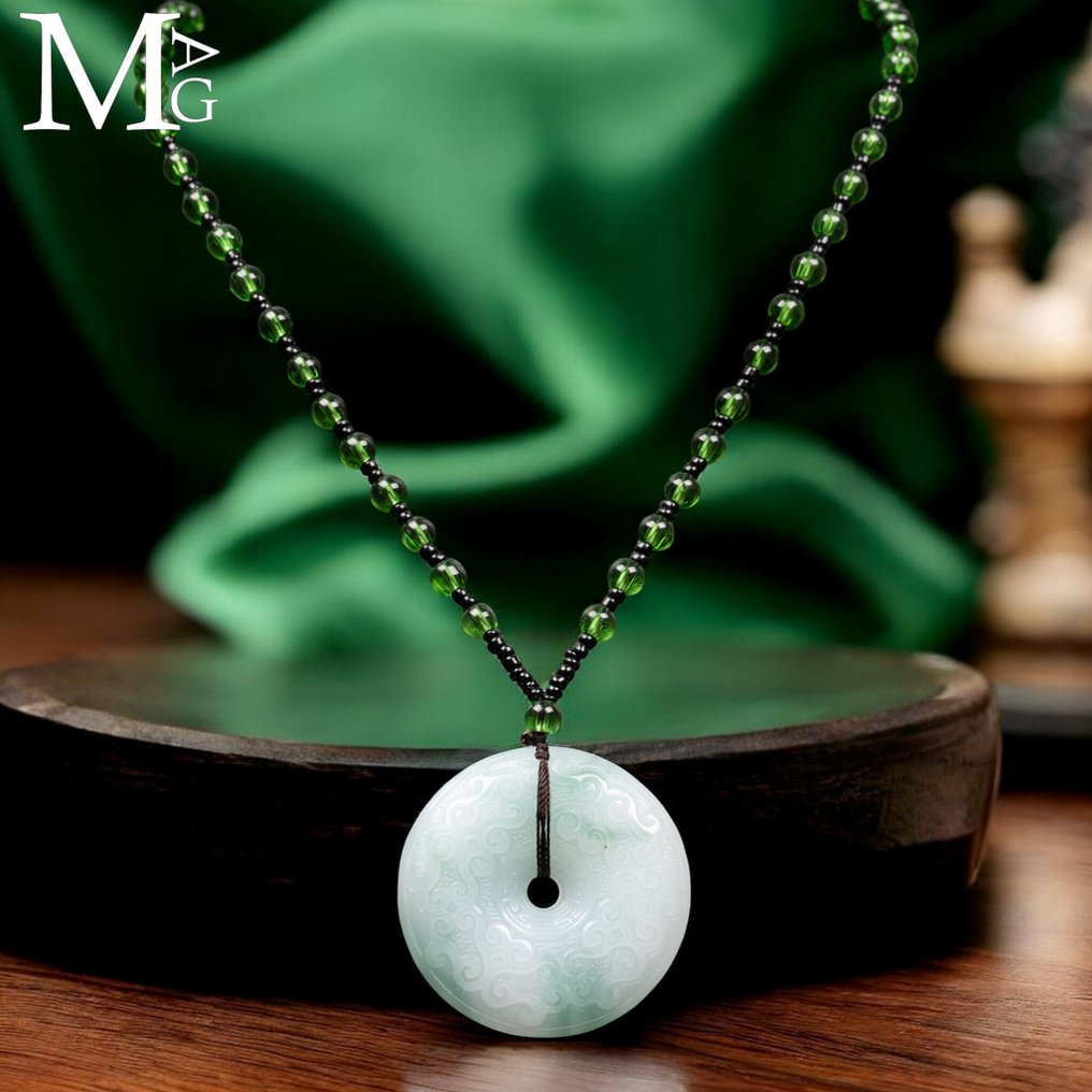 可逆翡翠吊坠——双面艺术雕刻 手工雕刻翡翠挂坠——双面艺术品护身符 - 高度: 370 mm - 闊度: 50 mm- 58 g #2.1