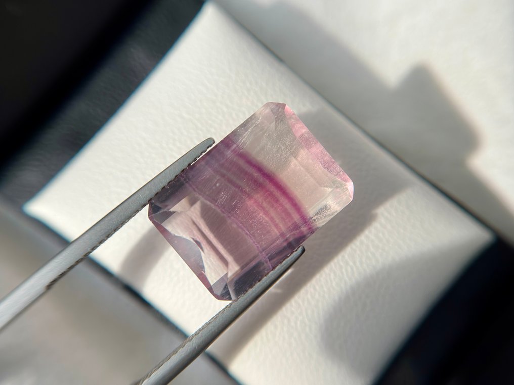 Zonder Minimumprijs - 1 pcs Meerkleurig Fluoriet - 18.81 ct - nternational Colored Gemstone Association (ICA GemLab) - Onberispelijke meerdere kleuren #4.3