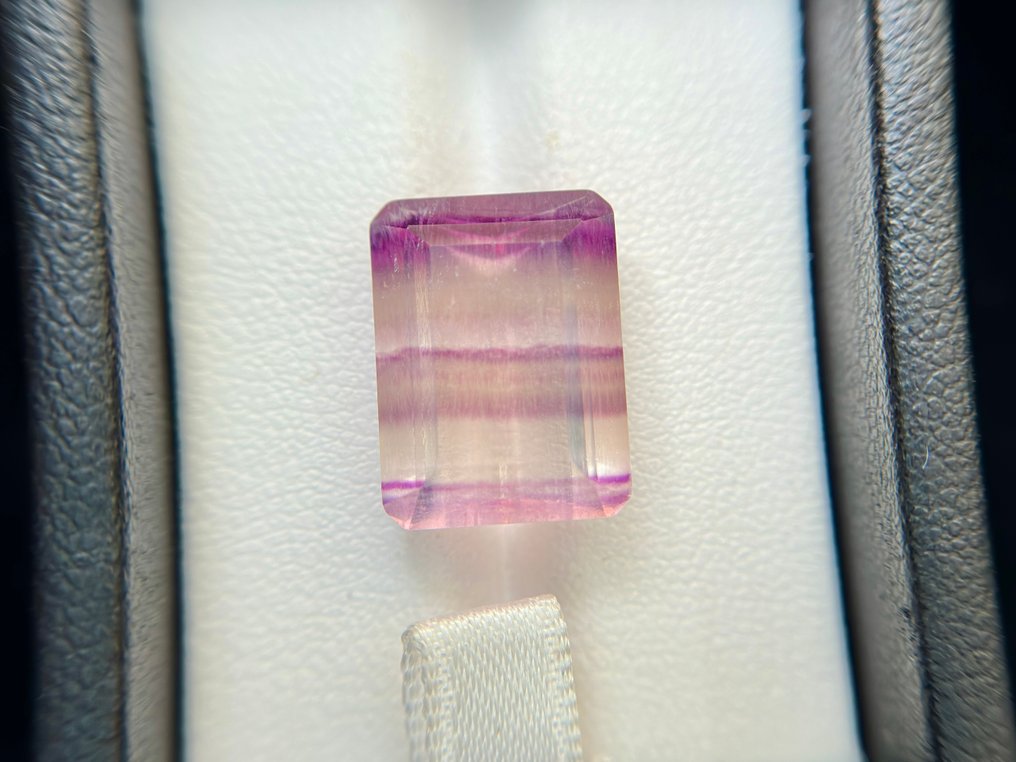 No reserve price - 1 pcs Multicolour Fluorite - 14.74 ct - International Colored Gemstone Association (ICA GemLab) - FLAWLESS MULTIPLE-COLORS #2.1