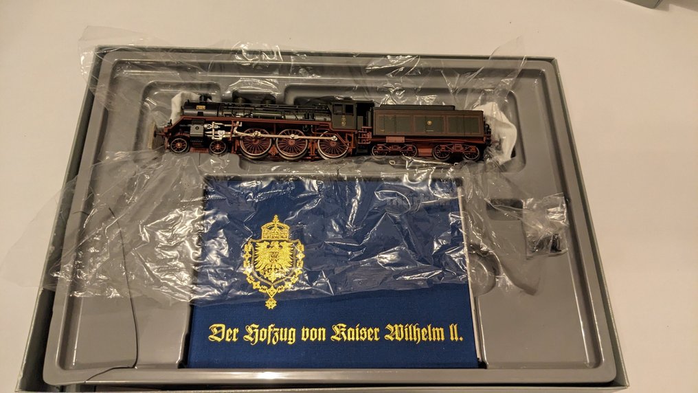 Märklin H0 - 2681 - Tren a escala (4) - Zevendelige 'Hofzug Kaiser Wilhelm II', en embalaje original, incluyendo libretos y accesorios. - KPEV #2.1