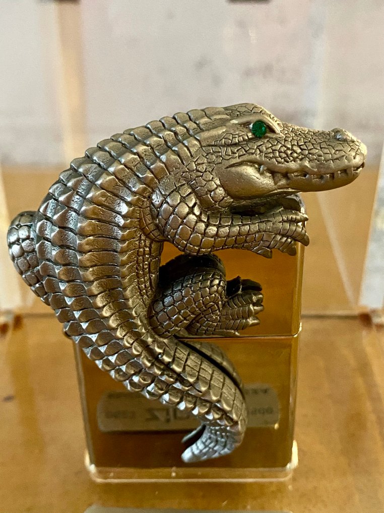 Zippo - 芝宝 - CROCODILE 3D YEUX VERTS - COFFRET PEXIGLASS - EDITION LIMITEE 0623/2500 - 没有保留价 - 打火机 - 钢材（不锈钢）, 黄铜 #1.0