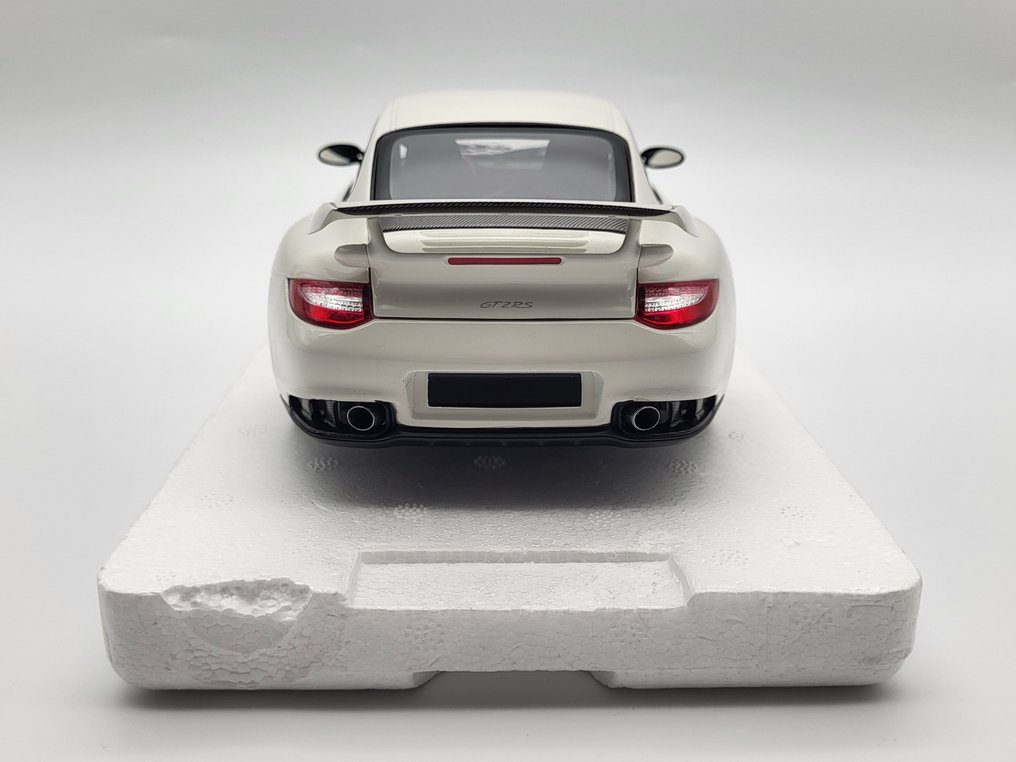 Minichamps 1:18 - Modelbil - Porsche 911 (997) GT2 RS - Begrænset 1/504 #4.3