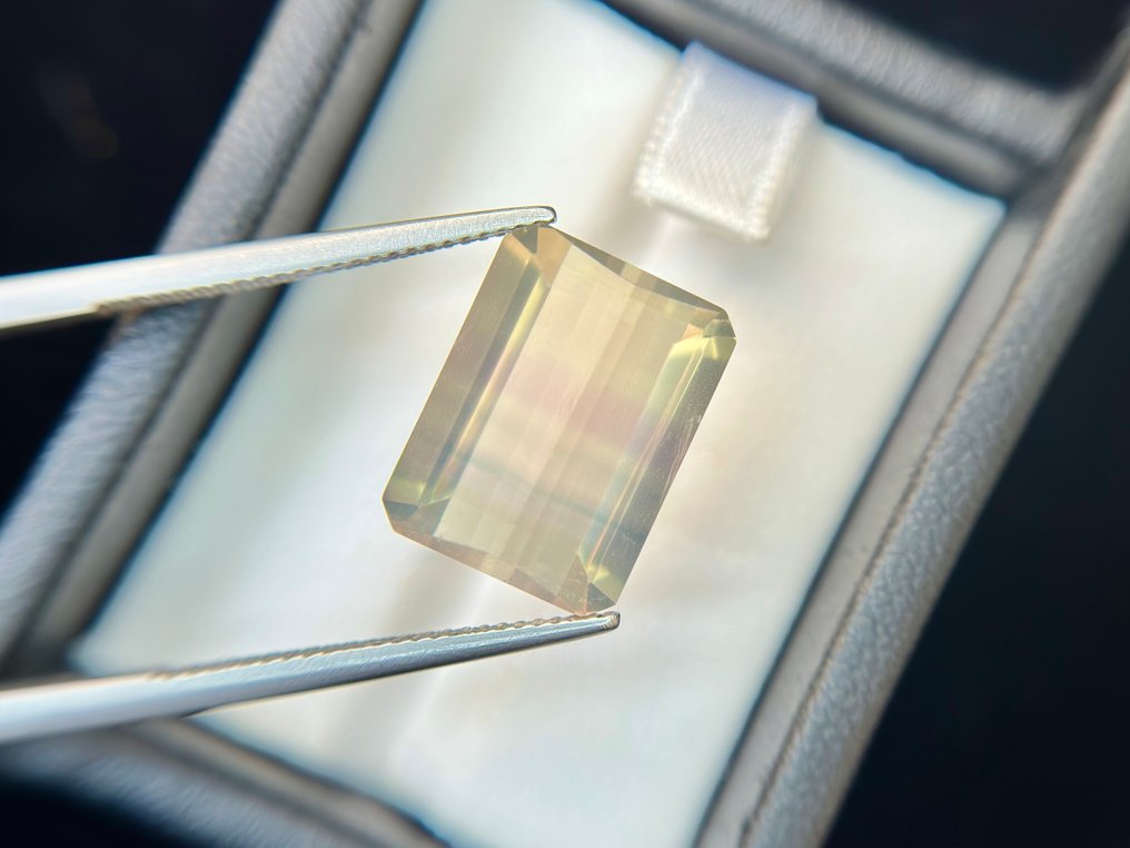 沒有保留價 - 1 pcs  多色 螢石  - 14.91 ct - 國際有色寶石協會 (ICA GemLab) - 完美多彩 #3.2