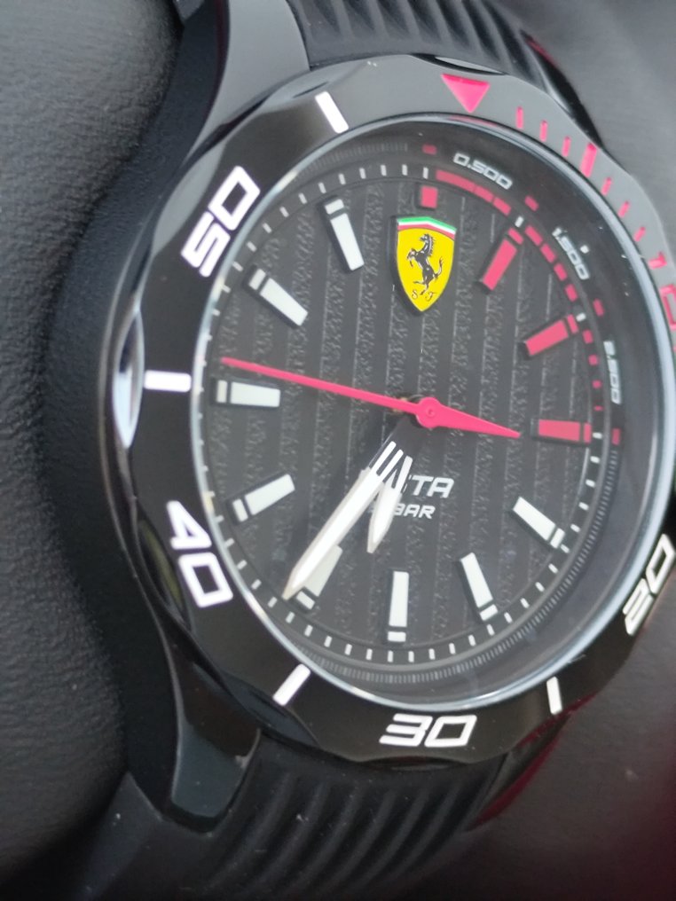Watch - Ferrari - Pista - 2023 #2.1