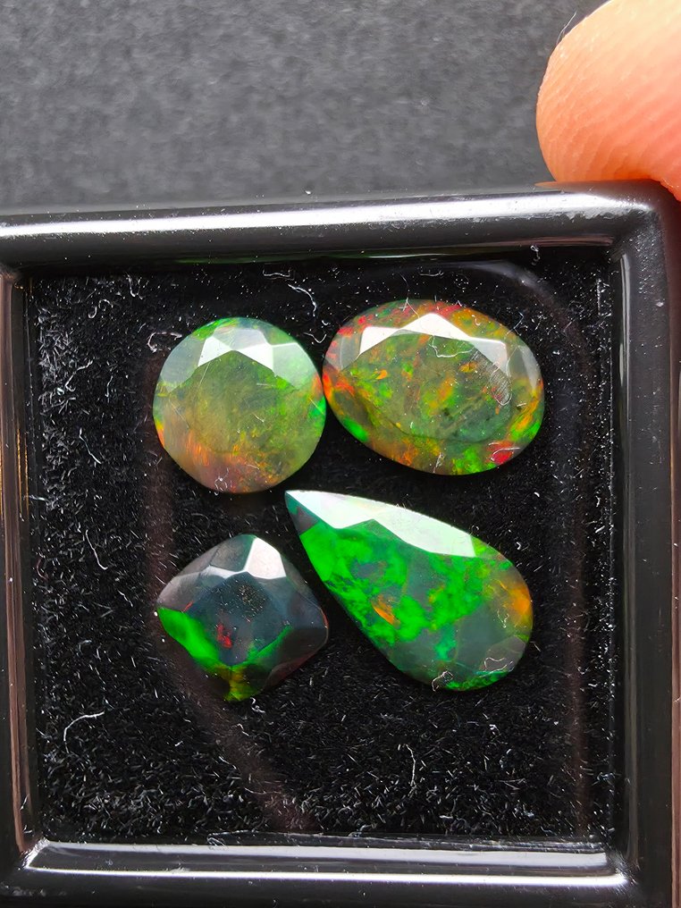 3.25 tcw Μαύρος Όπαλ Πολυδιάστατος- 0.65 g - (4) #1.0