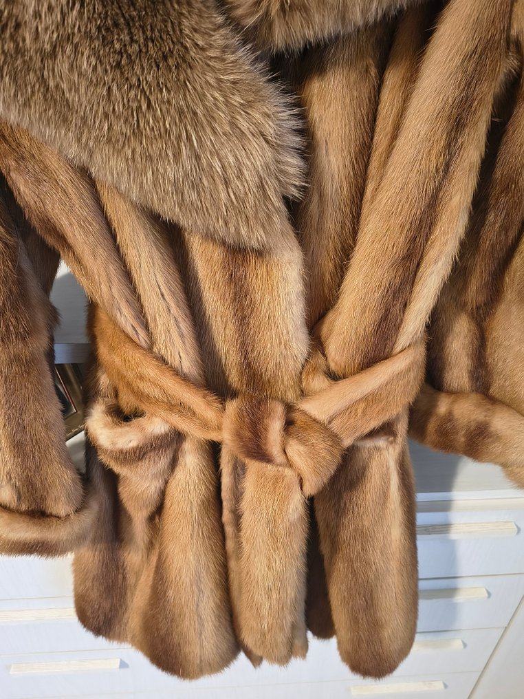 Artisan Furrier - Γούνινο παλτό #1.0
