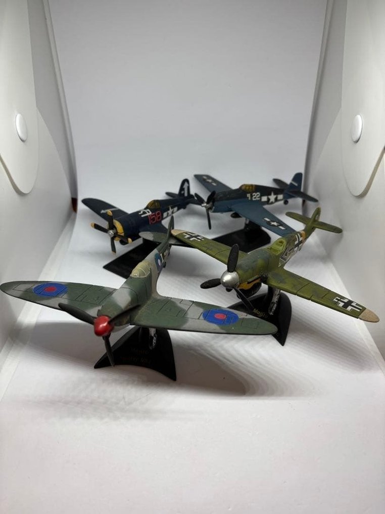 Maisto 1:72 - Πολεμικό αεροπλάνο (4) - Various WWII Fighter Planes (Spitfire Mk II, F4U-1D Corsair, Me-109G, F6F Hellcat) #1.0