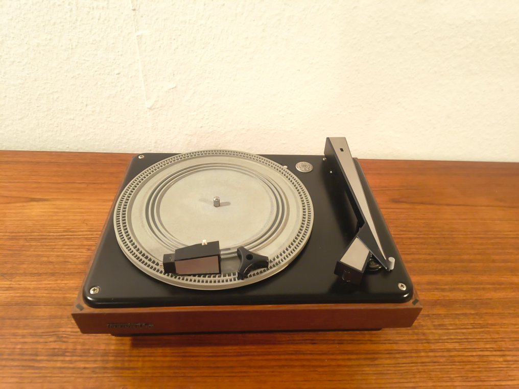 His Master's Voice - Sin Herres Stemme (HMV), Skandinavisk Radio & Television (SRT) / Grammophon; - SRT 643 V, unique turntable with 4 speeds. Including 2 different pickup elements Near MINT Turntable #4.3