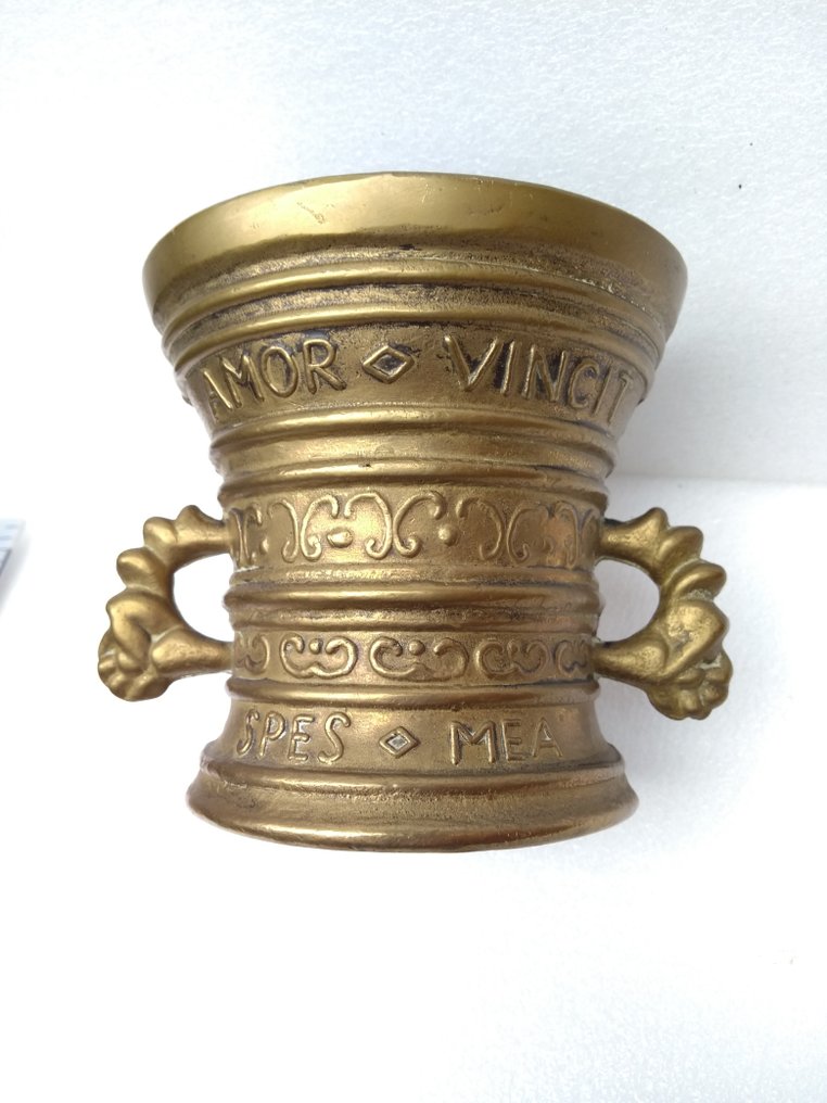 Reich verziert - Γουδί και γουδοχέρι (2) -  Η αγάπη νικά τα πάντα - Χυτός ορείχαλκος - με λαβές #4.3