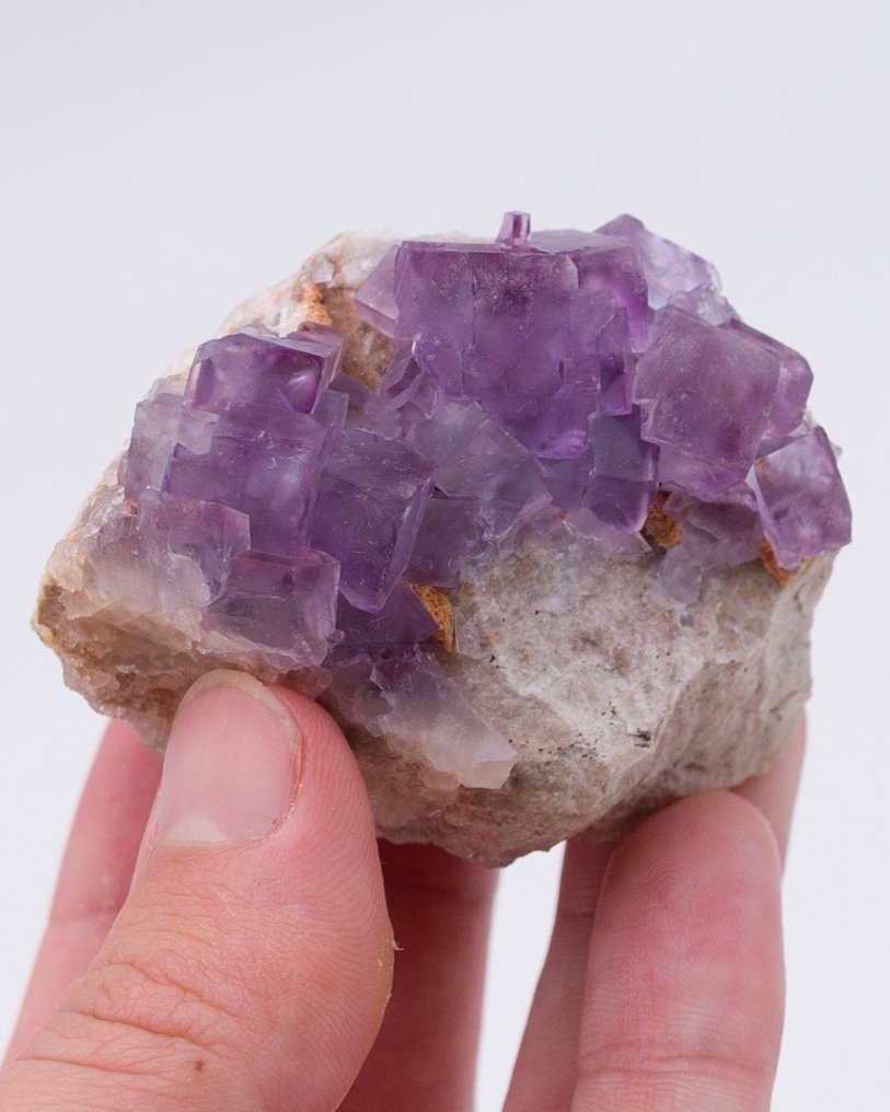 异常色彩的萤石 在石灰岩上 - 高度: 4.4 cm - 闊度: 6.6 cm- 122 g - (1) #2.1