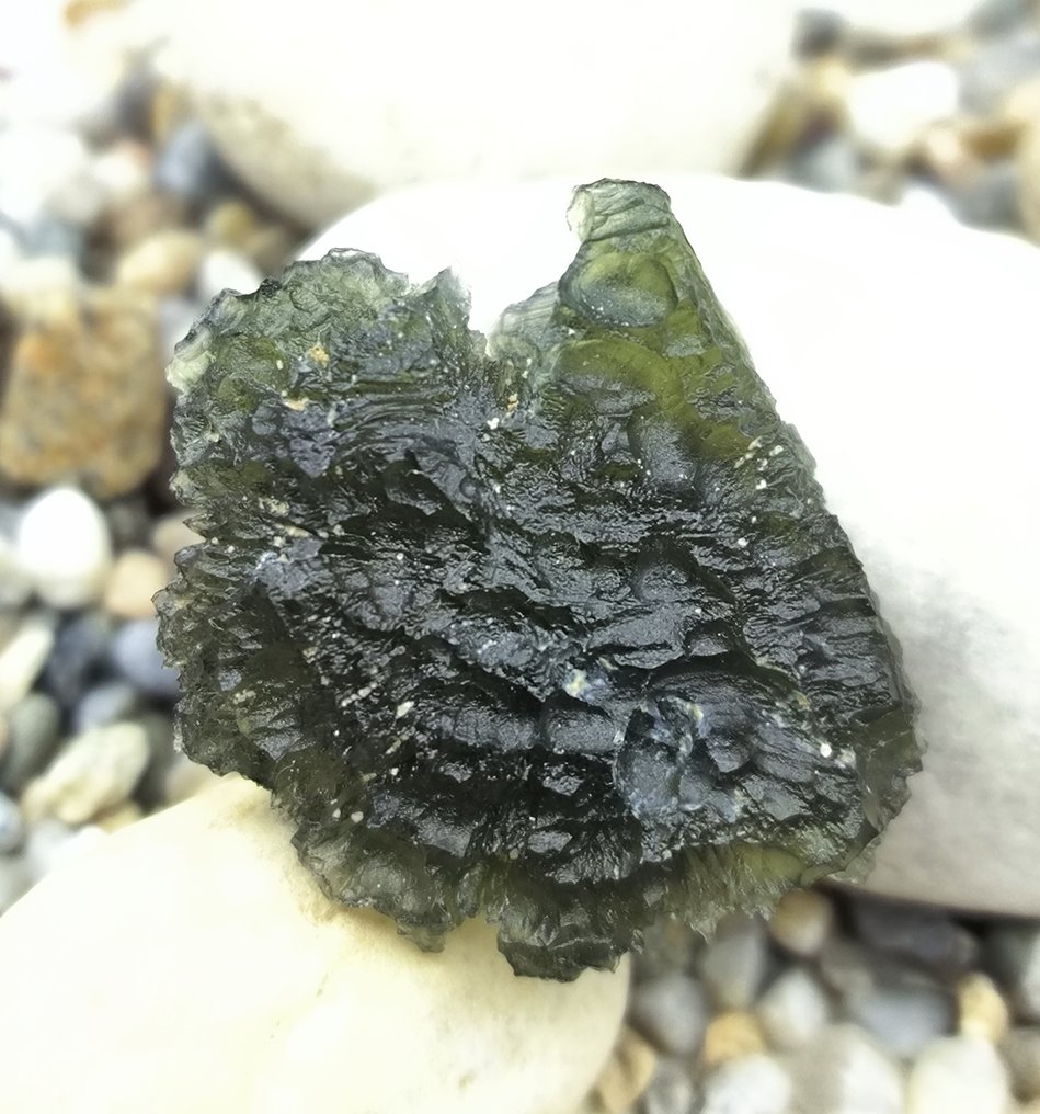 Moldavite di Besednice, Boemia del Sud - Altezza: 33 mm - Larghezza: 26 mm - 9.8 g #1.0